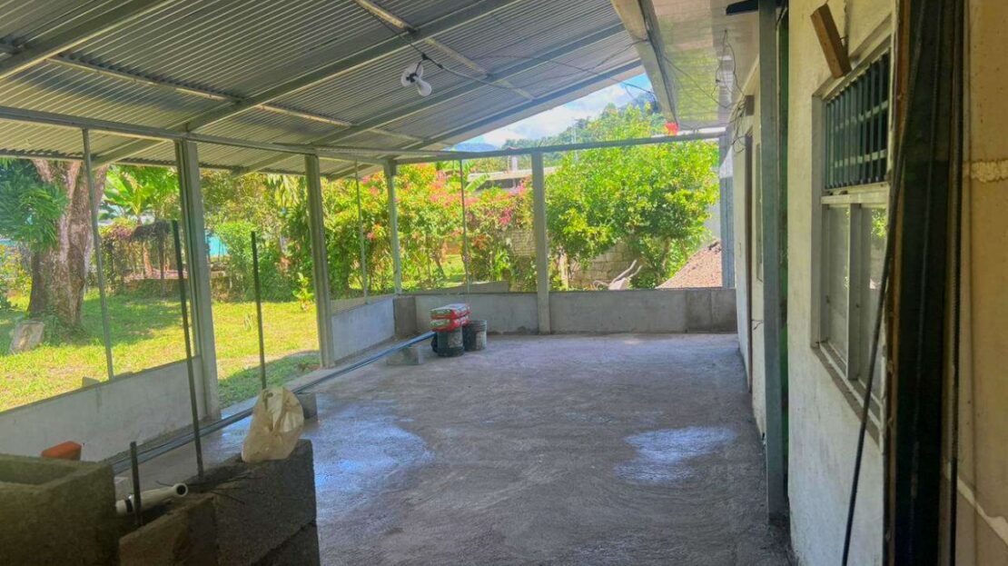 Costa Rica: Spacious Property in the Heart of the Town
